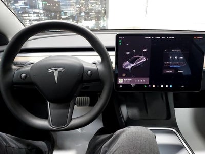 2022 Tesla Model 3 Performance .. Autopilot.455hp.328 miles to a charge..0-60