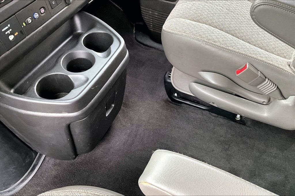 2025 Chevrolet Express Passenger LT Passenger