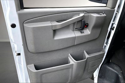 2025 Chevrolet Express Passenger LT Passenger