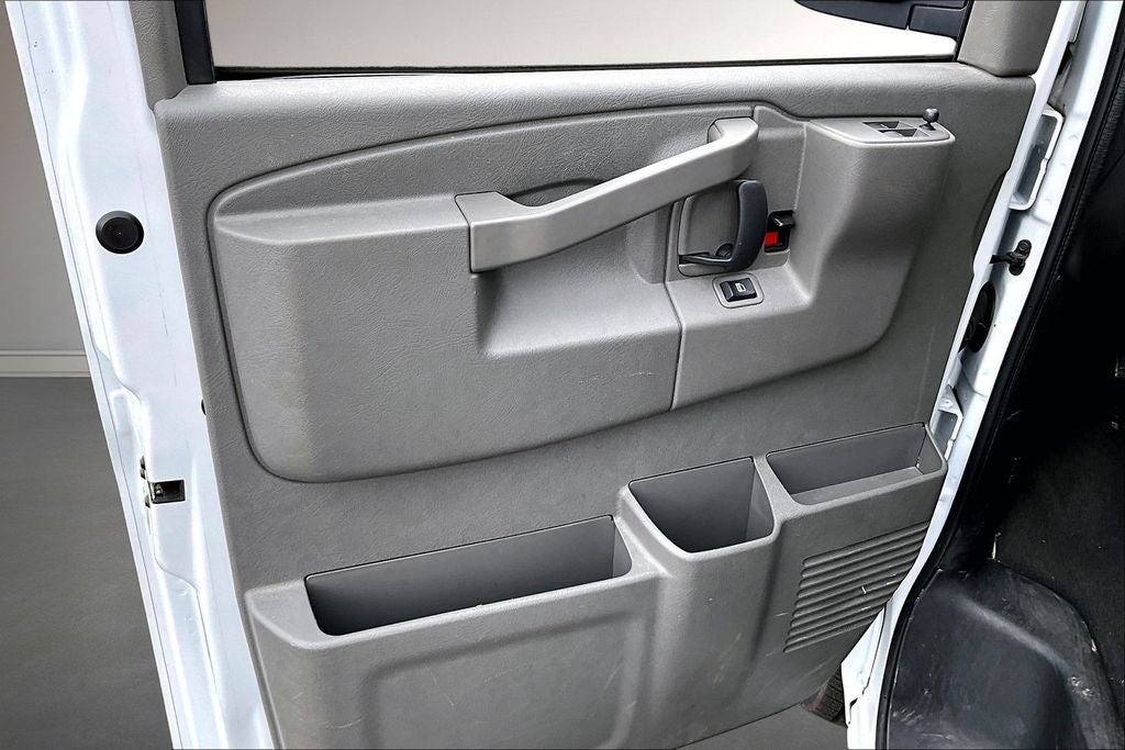 2025 Chevrolet Express Passenger LT Passenger