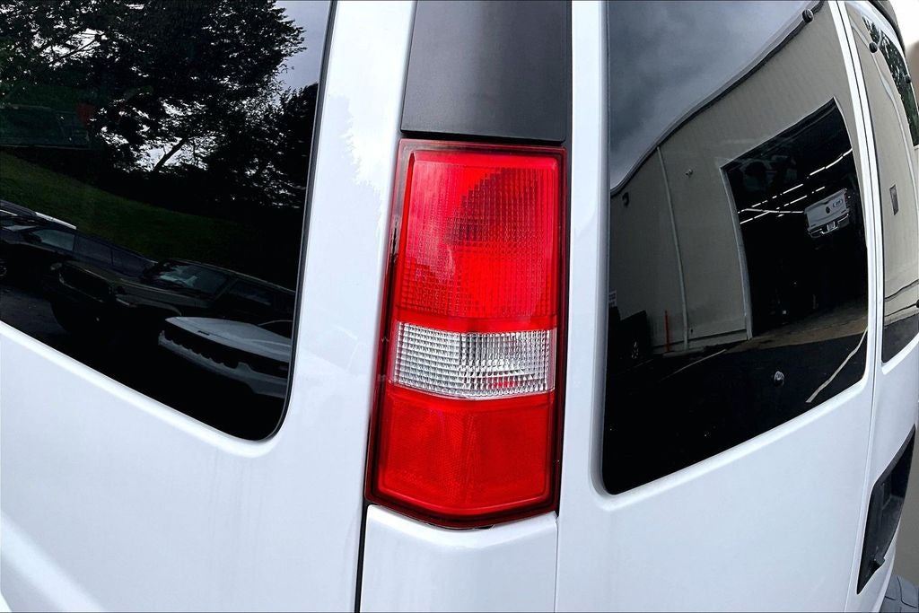 2025 Chevrolet Express Passenger LT Passenger
