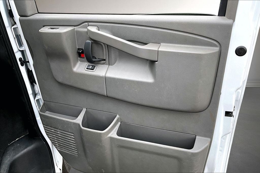 2025 Chevrolet Express Passenger LT Passenger