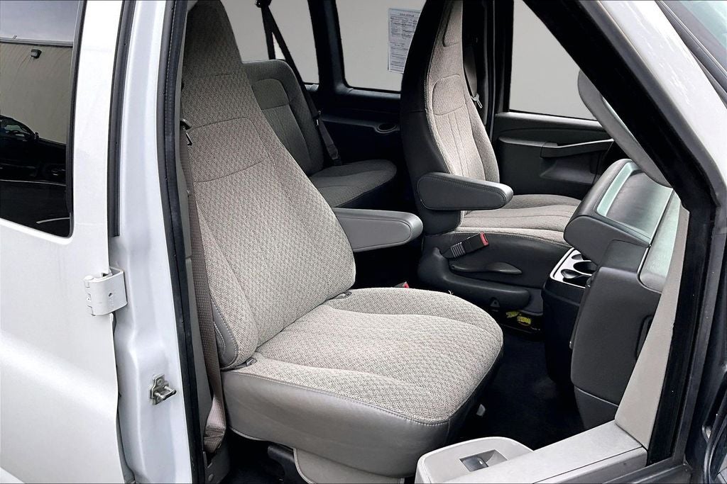 2025 Chevrolet Express Passenger LT Passenger