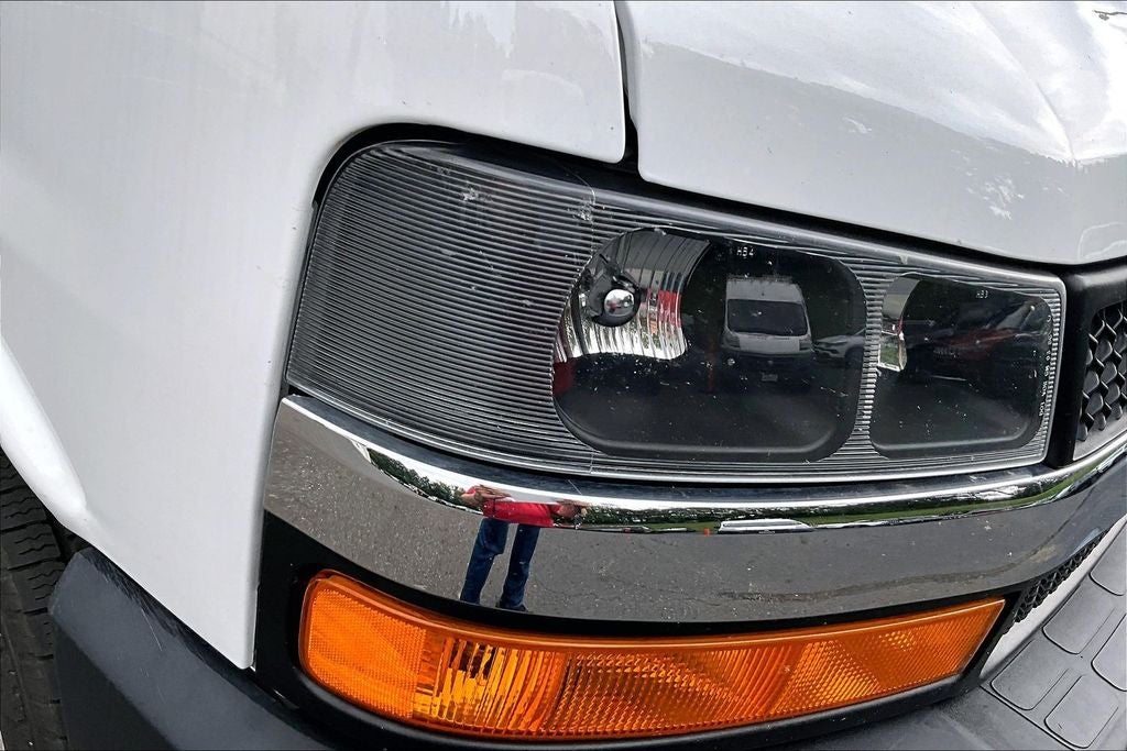 2025 Chevrolet Express Passenger LT Passenger