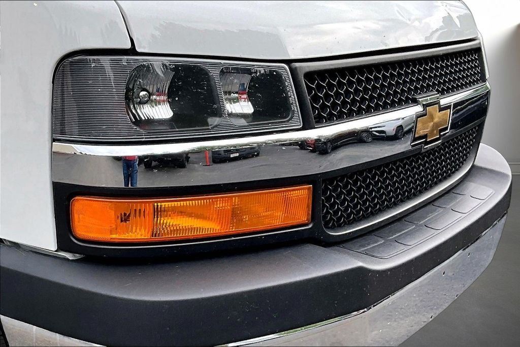 2025 Chevrolet Express Passenger LT Passenger
