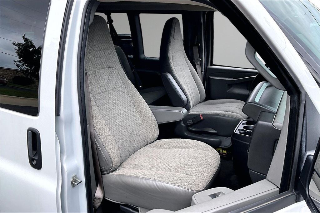2024 Chevrolet Express Passenger LT Passenger