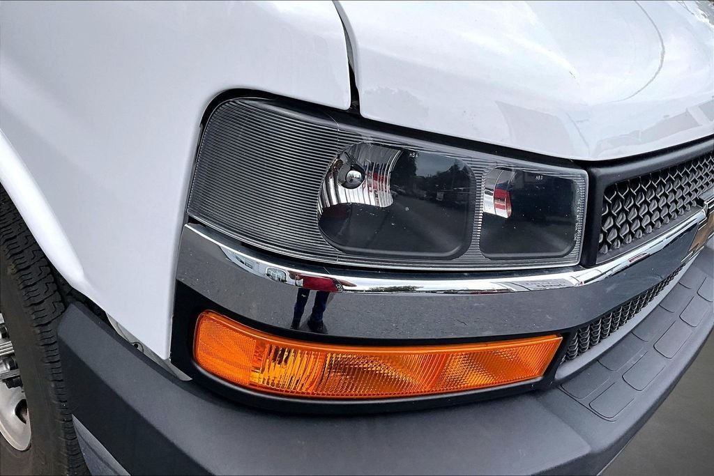 2024 Chevrolet Express Passenger LT Passenger