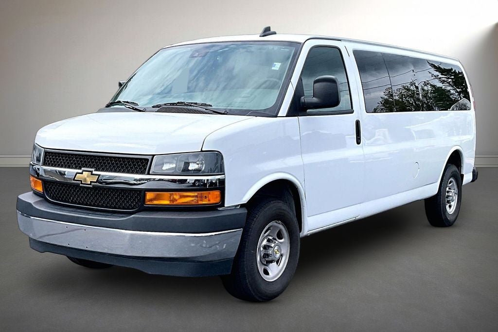 2024 Chevrolet Express Passenger LT Passenger