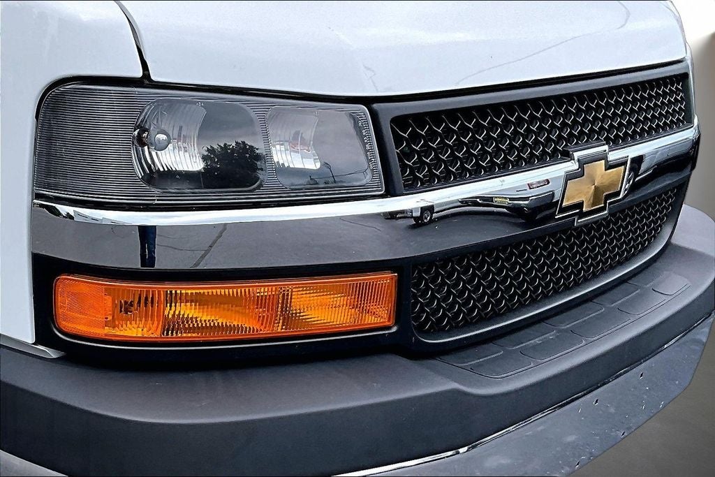 2024 Chevrolet Express Passenger LT Passenger