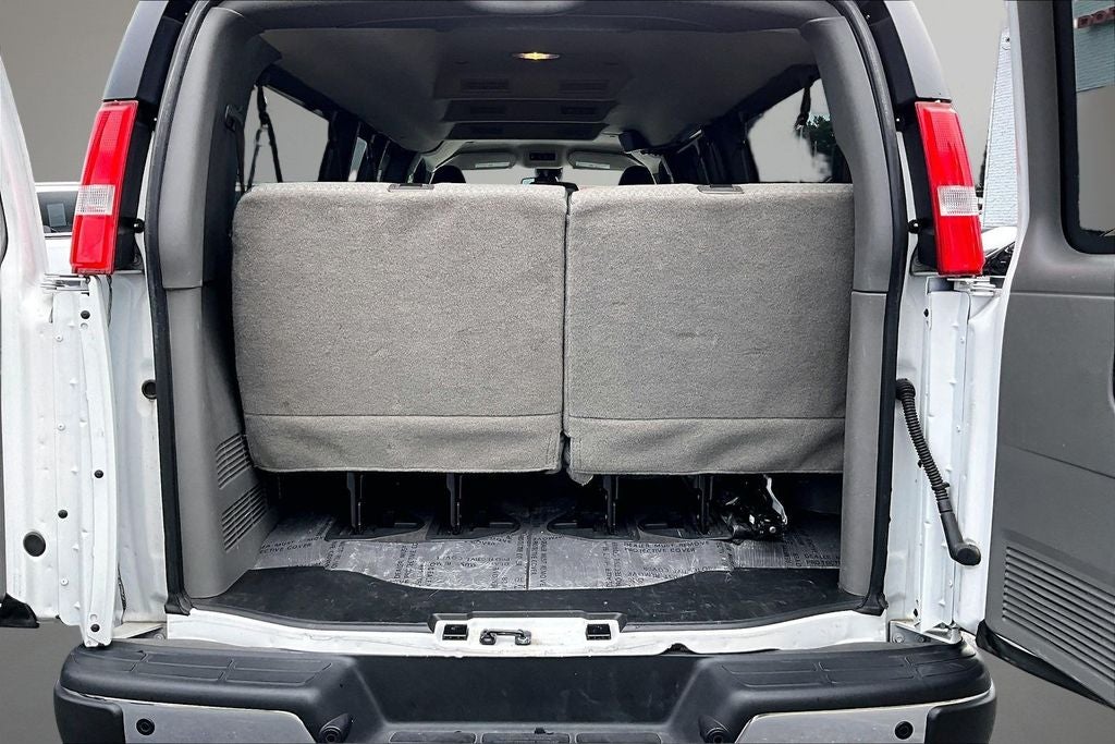 2024 Chevrolet Express Passenger LT Passenger