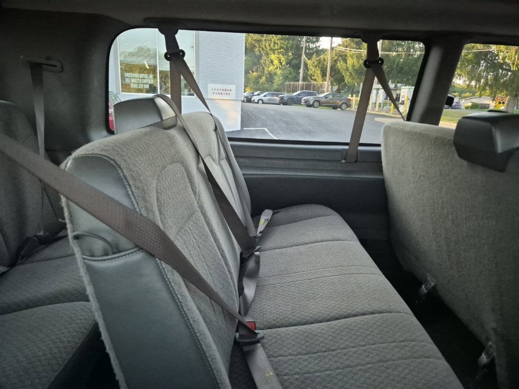2024 Chevrolet Express Passenger LT Passenger