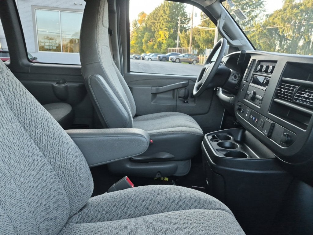 2024 Chevrolet Express Passenger LT Passenger