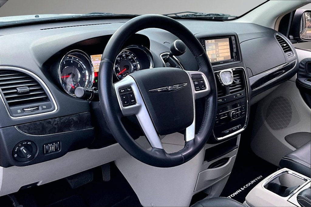 2014 Chrysler Town & Country Touring
