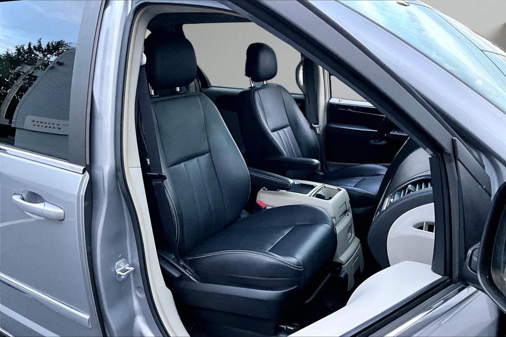 2014 Chrysler Town & Country Touring