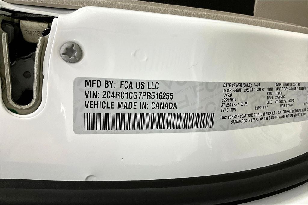 2023 Chrysler Voyager LX