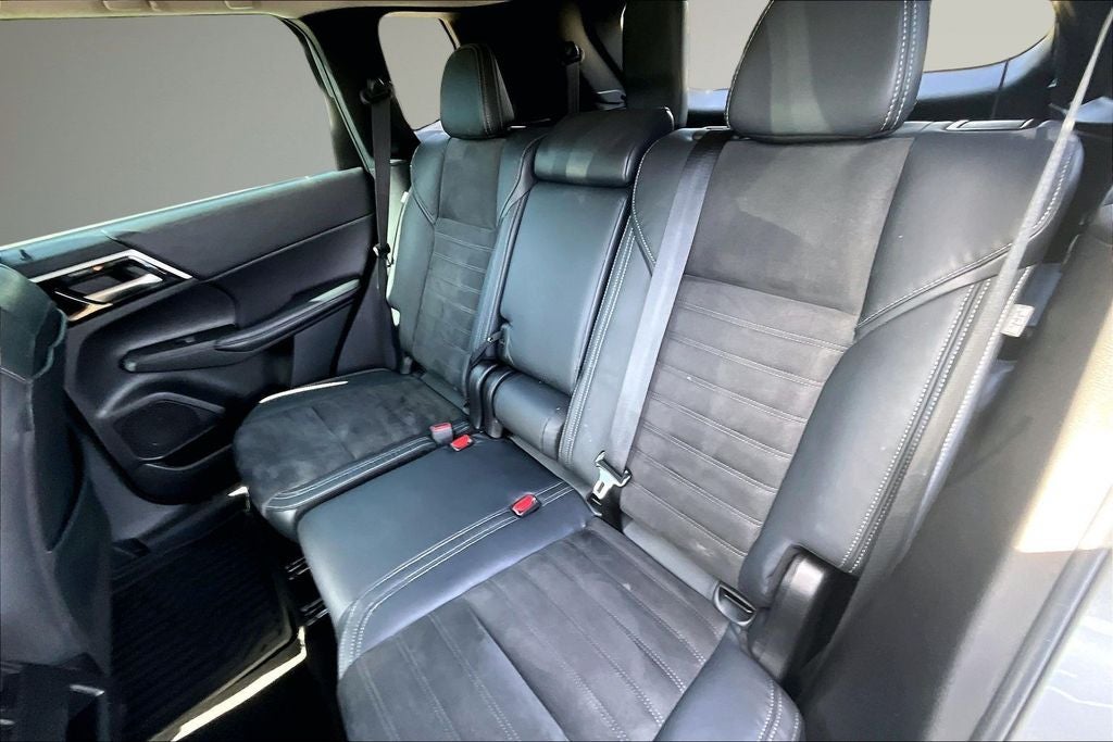 2023 Mitsubishi Outlander SE