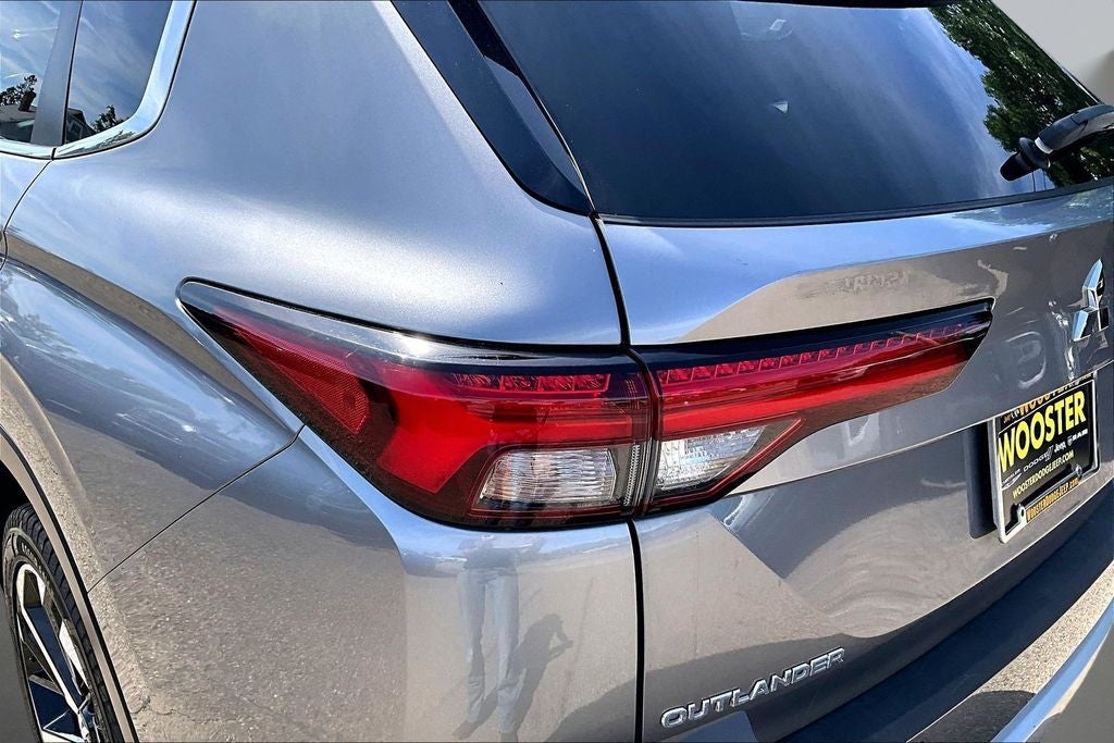 2023 Mitsubishi Outlander SE