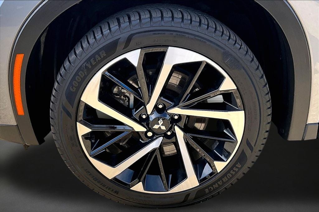 2023 Mitsubishi Outlander SE