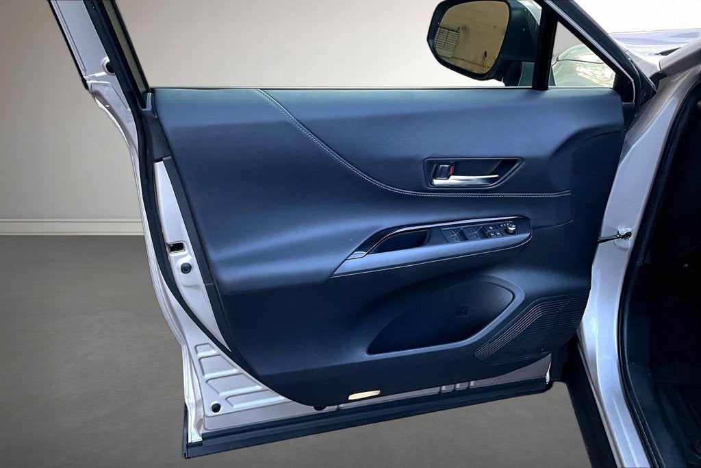 2022 Toyota Venza LE