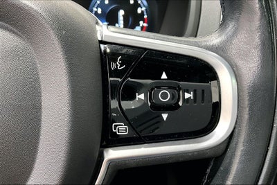 2020 Volvo XC90 T6 Momentum