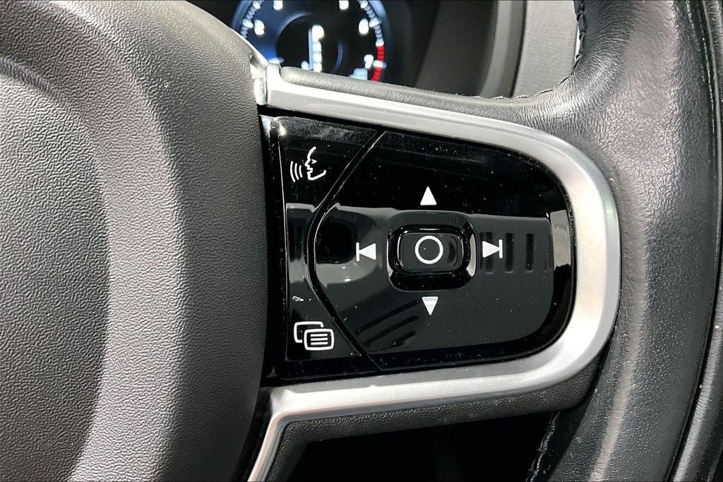 2020 Volvo XC90 T6 Momentum