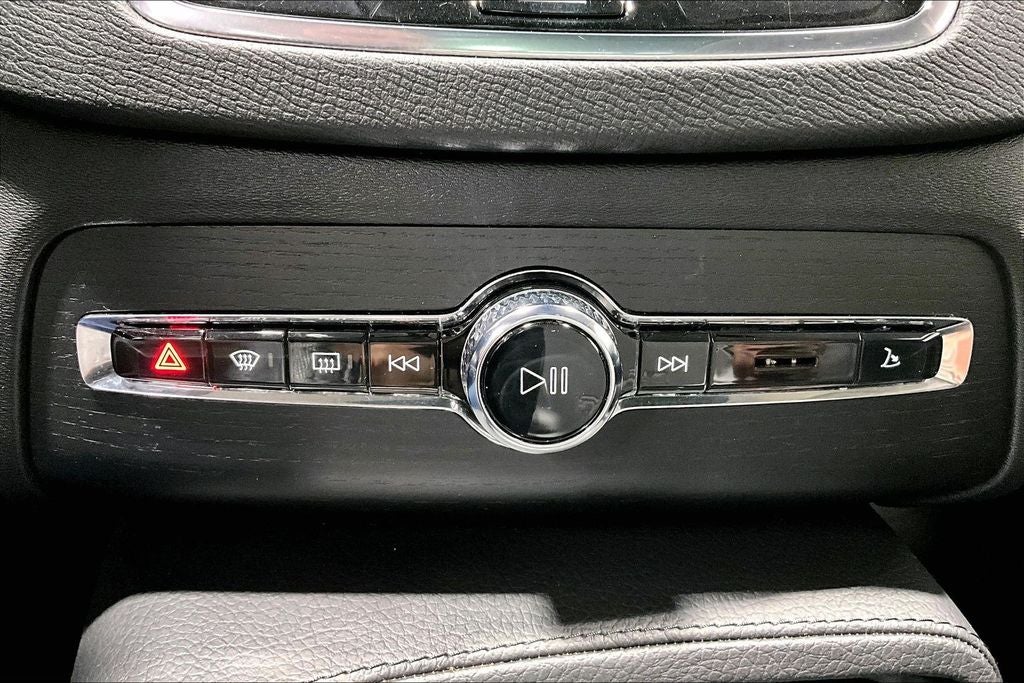 2020 Volvo XC90 T6 Momentum