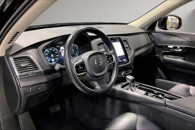 2020 Volvo XC90 T6 Momentum