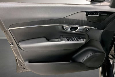 2020 Volvo XC90 T6 Momentum