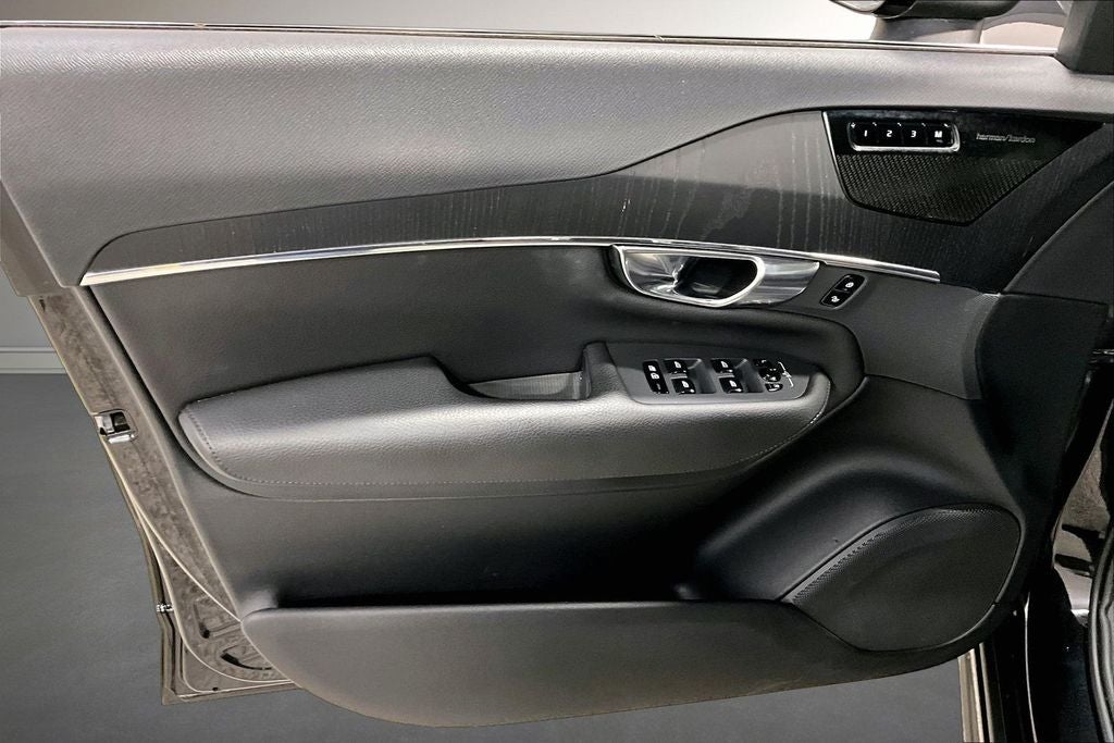 2020 Volvo XC90 T6 Momentum
