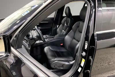 2020 Volvo XC90 T6 Momentum