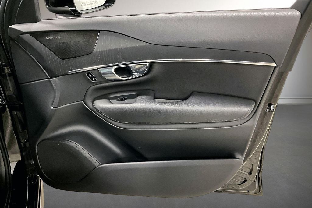 2020 Volvo XC90 T6 Momentum