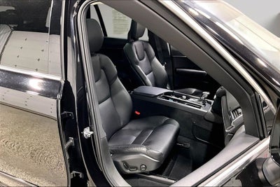 2020 Volvo XC90 T6 Momentum