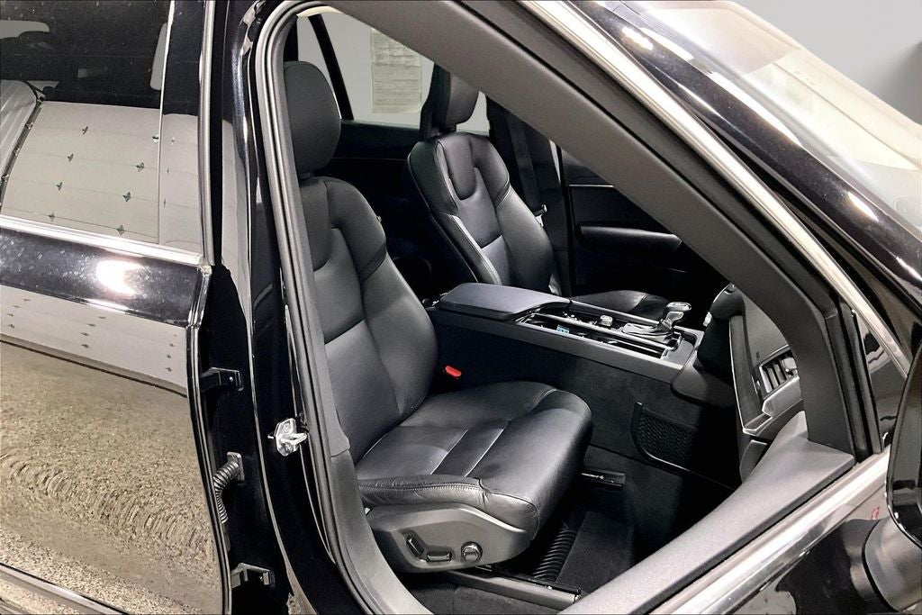 2020 Volvo XC90 T6 Momentum