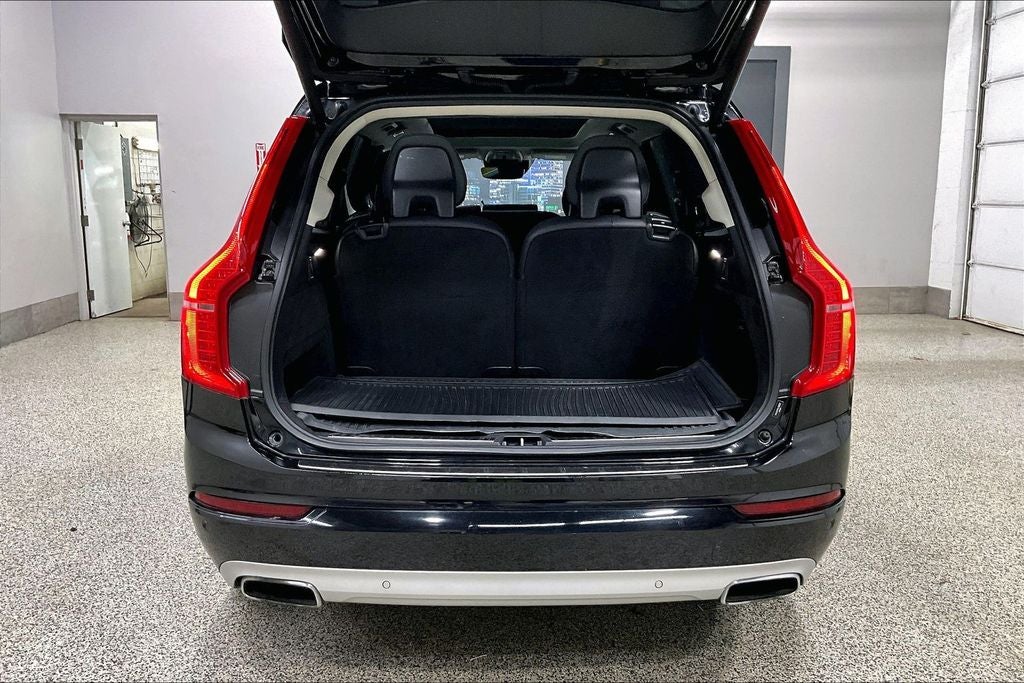 2020 Volvo XC90 T6 Momentum