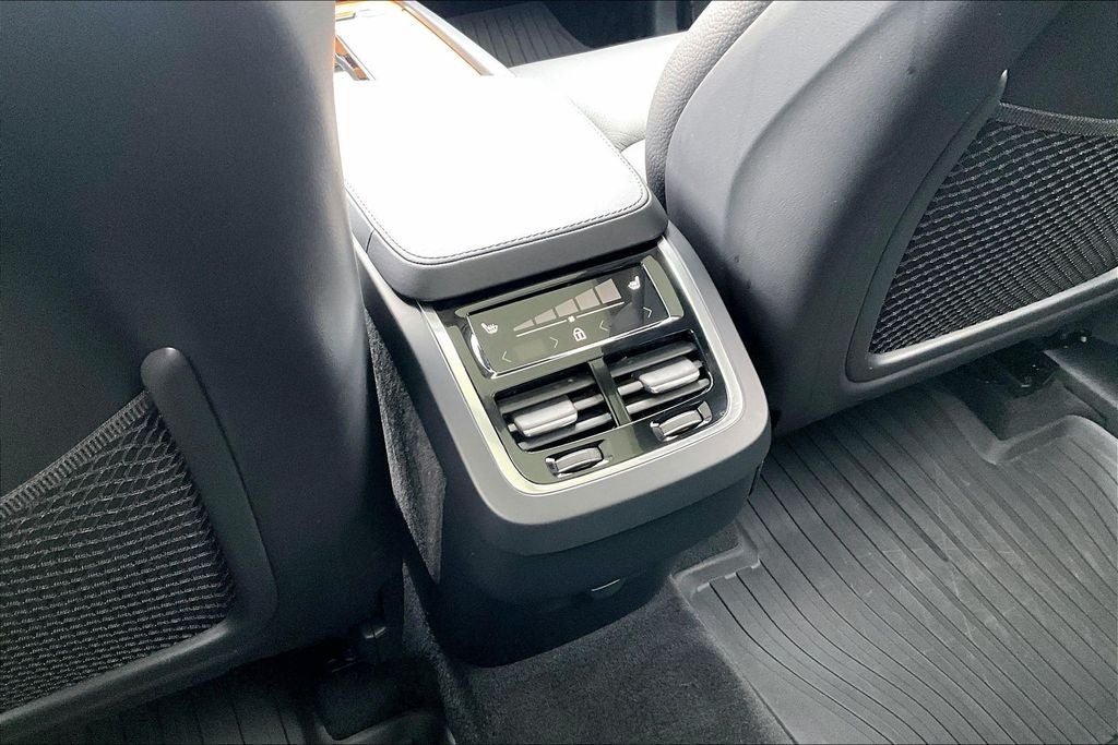 2024 Volvo XC90 B5 Plus
