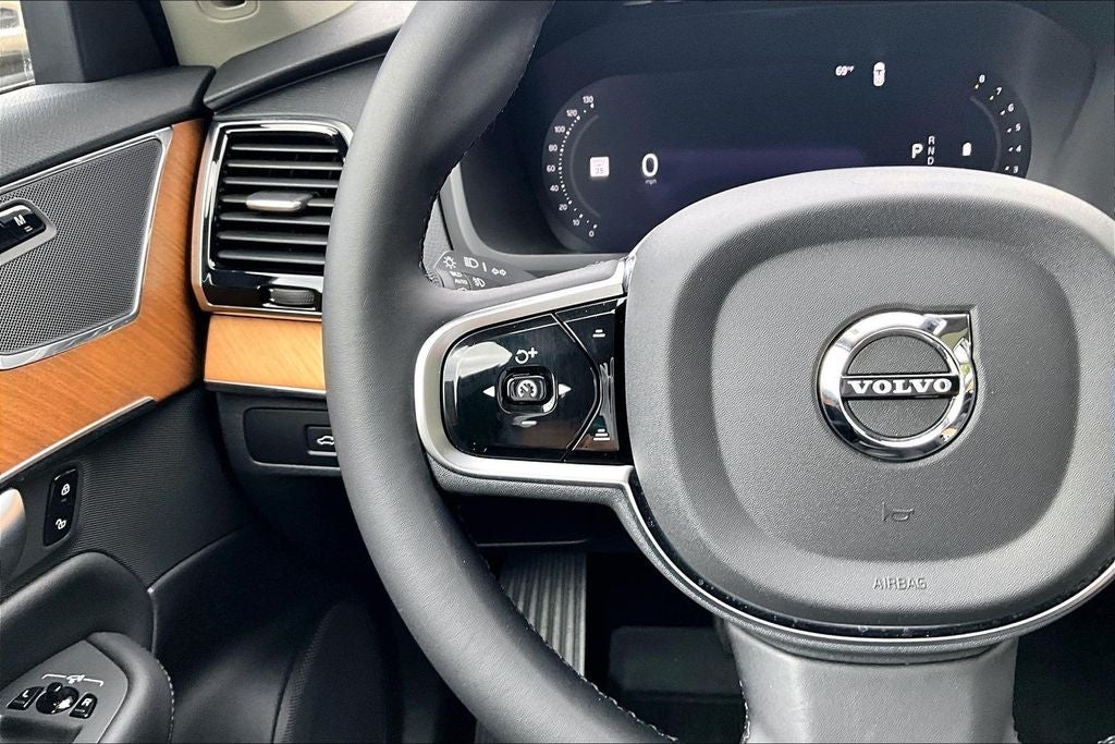 2024 Volvo XC90 B5 Plus