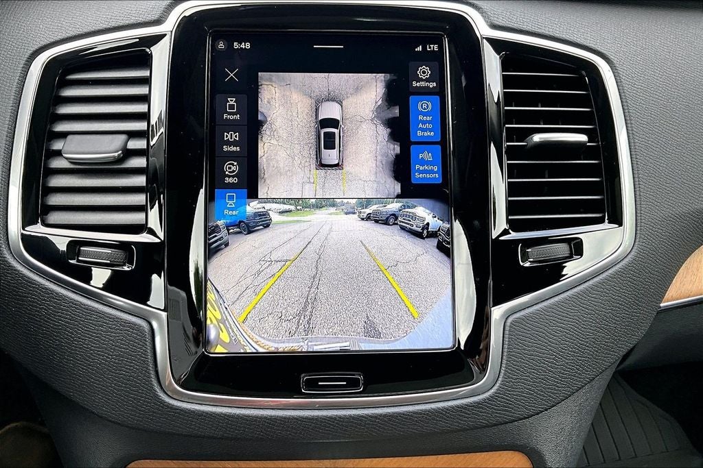 2024 Volvo XC90 B5 Plus