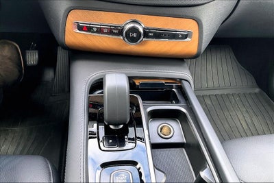 2024 Volvo XC90 B5 Plus