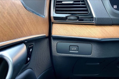 2024 Volvo XC90 B5 Plus