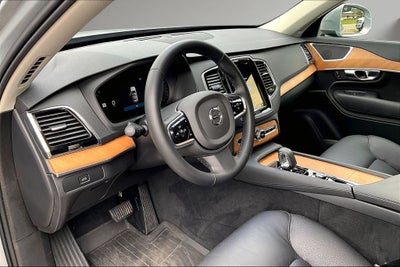 2024 Volvo XC90 B5 Plus