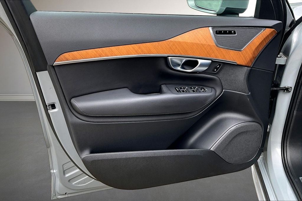 2024 Volvo XC90 B5 Plus