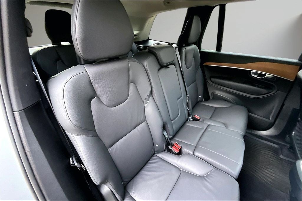 2024 Volvo XC90 B5 Plus