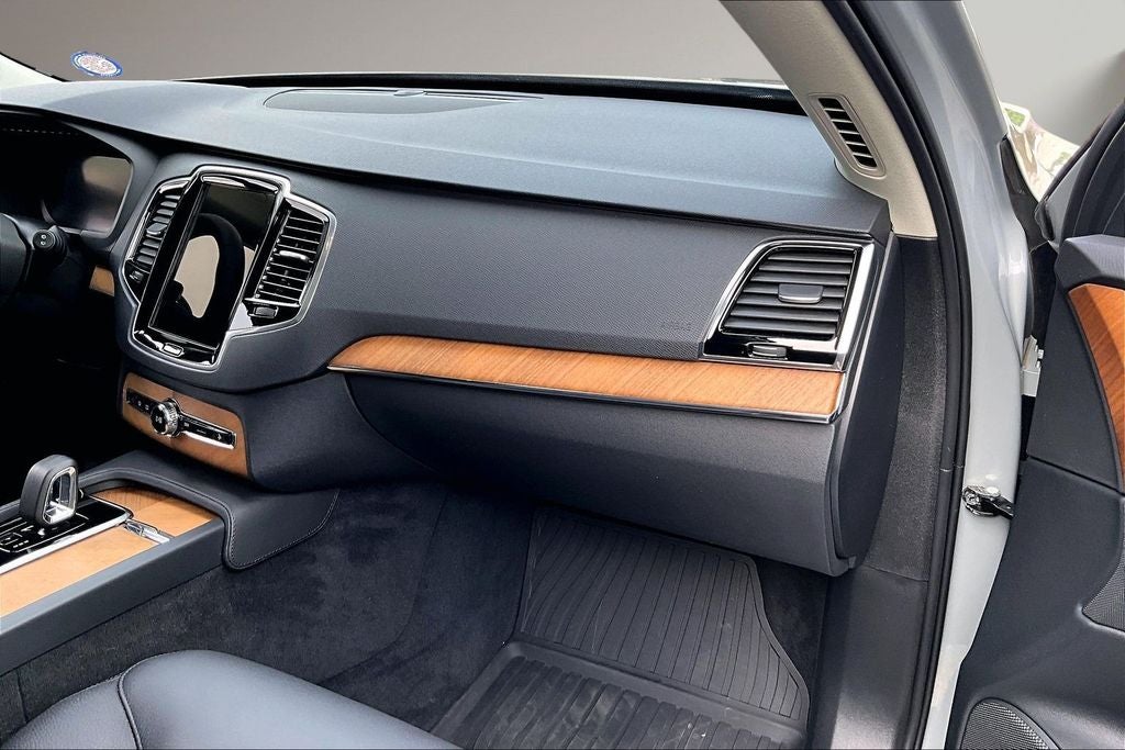 2024 Volvo XC90 B5 Plus