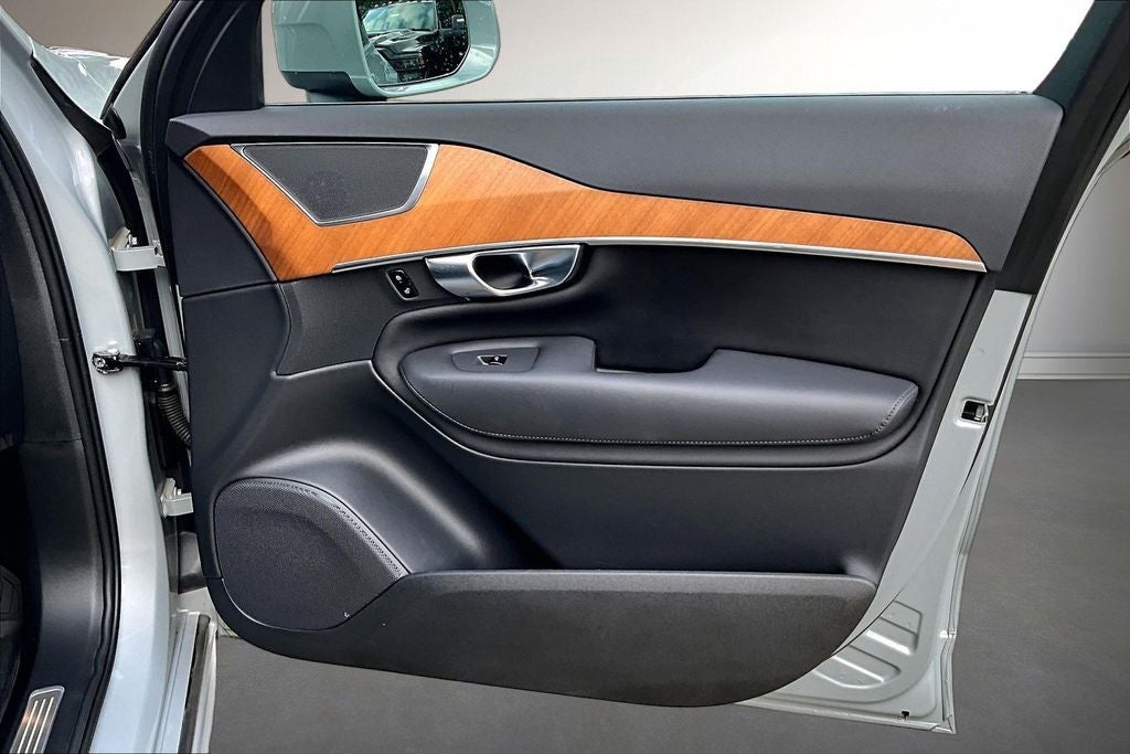 2024 Volvo XC90 B5 Plus