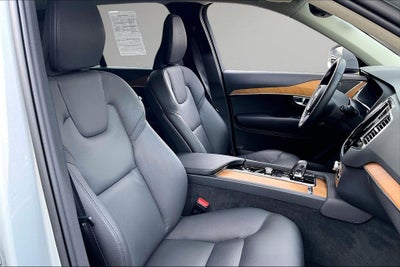 2024 Volvo XC90 B5 Plus