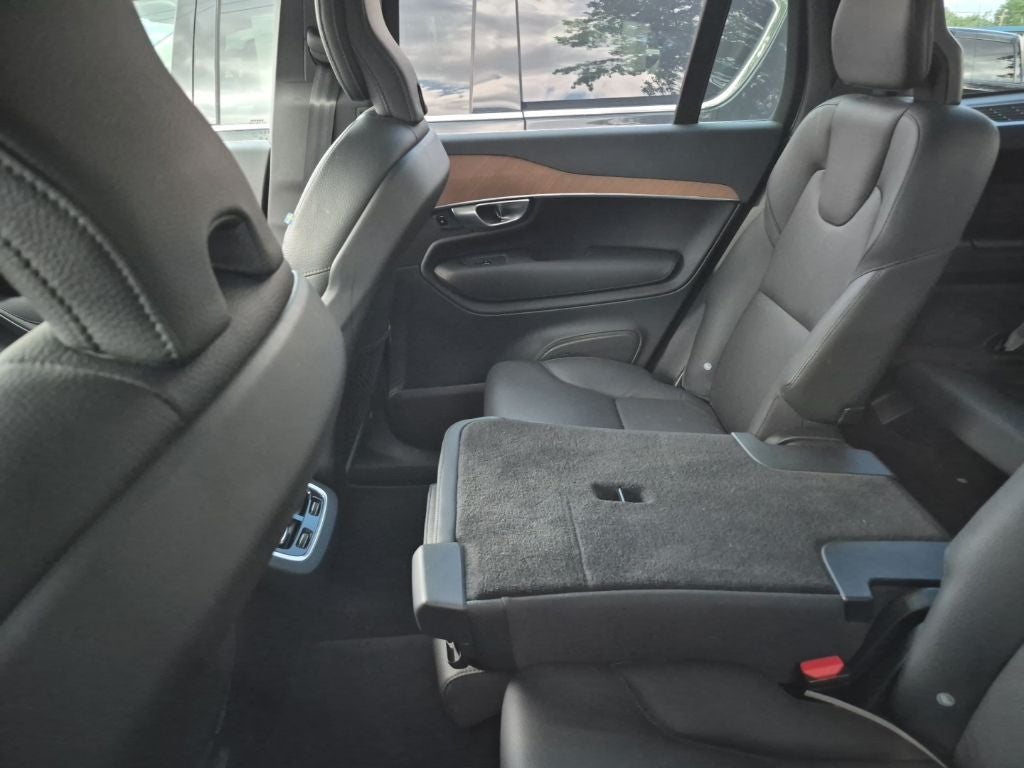 2024 Volvo XC90 B5 Plus