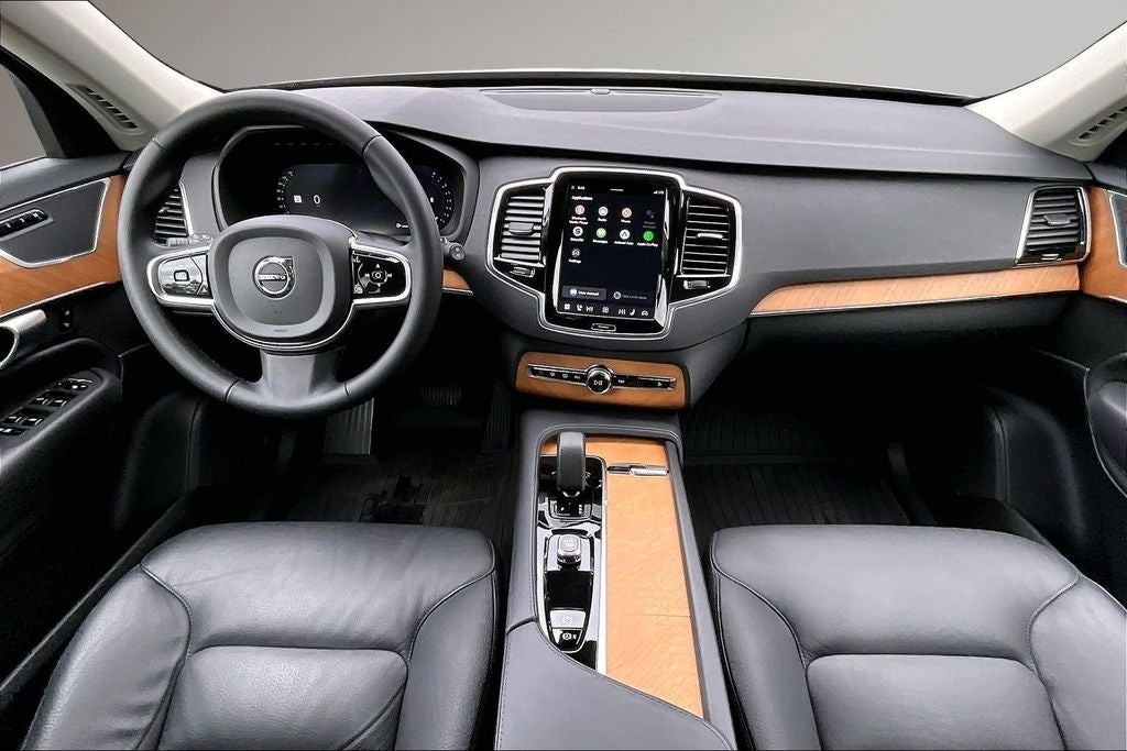 2024 Volvo XC90 B5 Plus