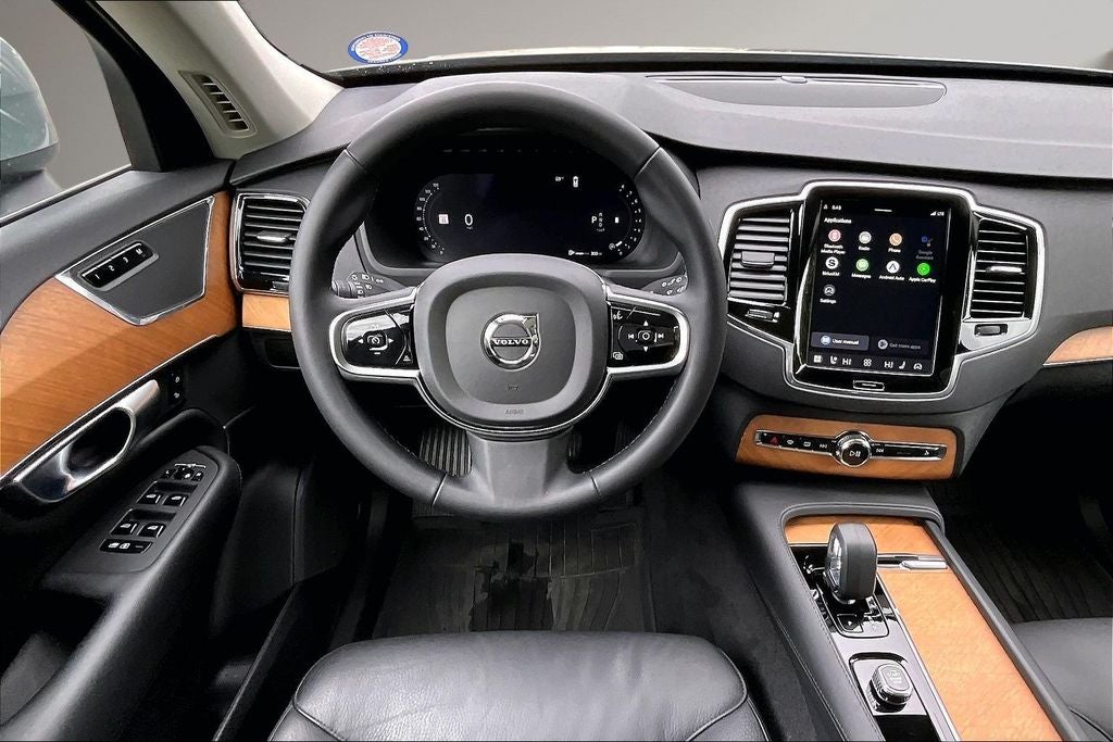 2024 Volvo XC90 B5 Plus