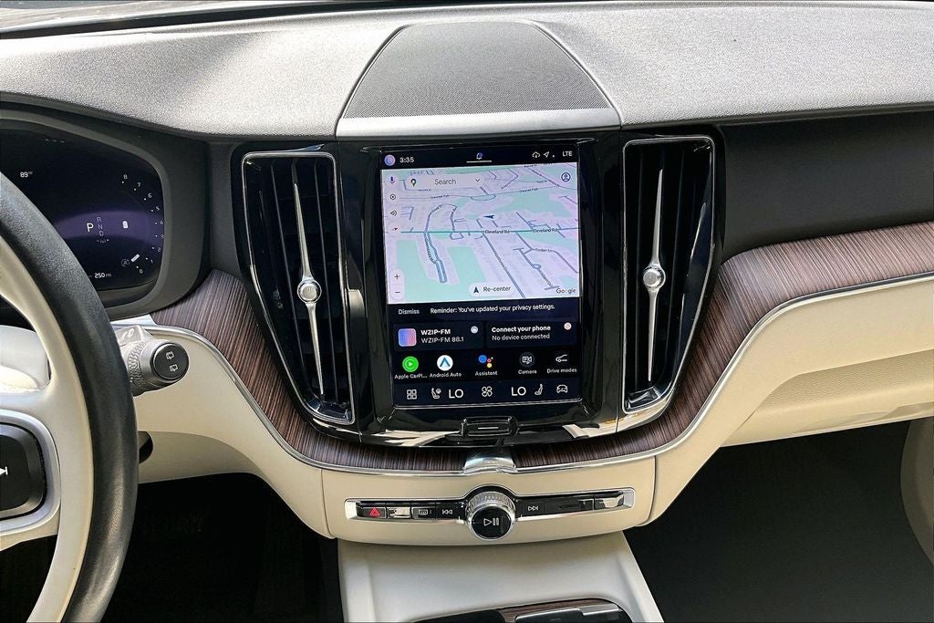 2022 Volvo XC60 B5 Momentum