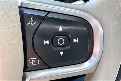 2022 Volvo XC60 B5 Momentum